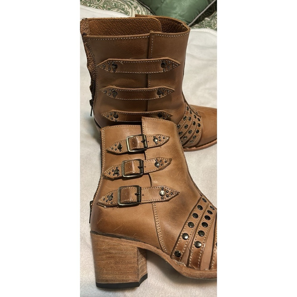 FREEBIRD Citadel Leather Buckle Booties Boots  in Taupe Women's Size 9 - EUC - Picture 3 of 10